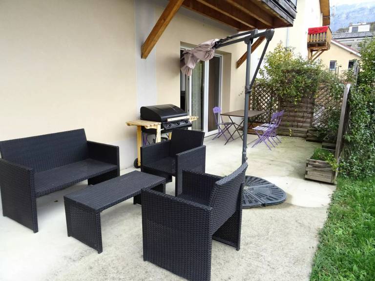 Rental apartment with patio — photo 4