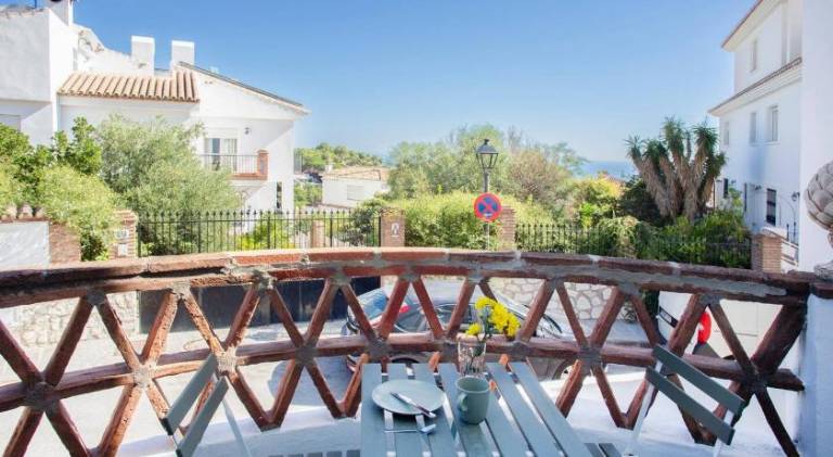 Apartment with patio & BBQ — photo 3