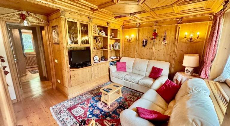 Apartment with hot tub & garden in Borca di Cadore