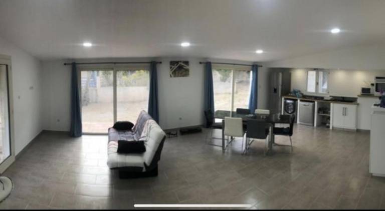 Rental apartment with patio, yard & grill — photo 3