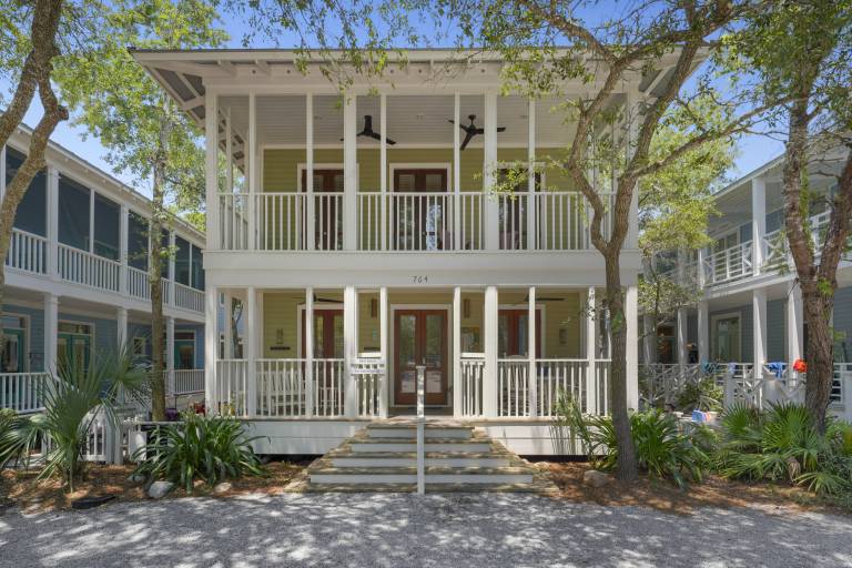 House with garden & heated pool | City view in Seaside, FL