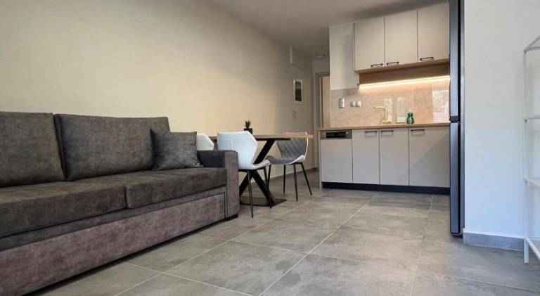 Beautiful apartment with yard & patio | Pet-friendly — photo 3