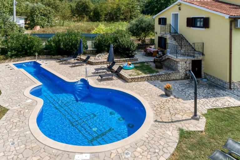 Fully equipped villa with garden, terrace & grill | Perfect for remote work | Dogs allowed — photo 2