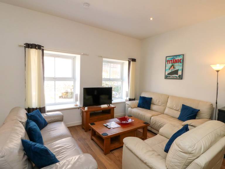 Cottage with yard | Beach view | Pets allowed — photo 4