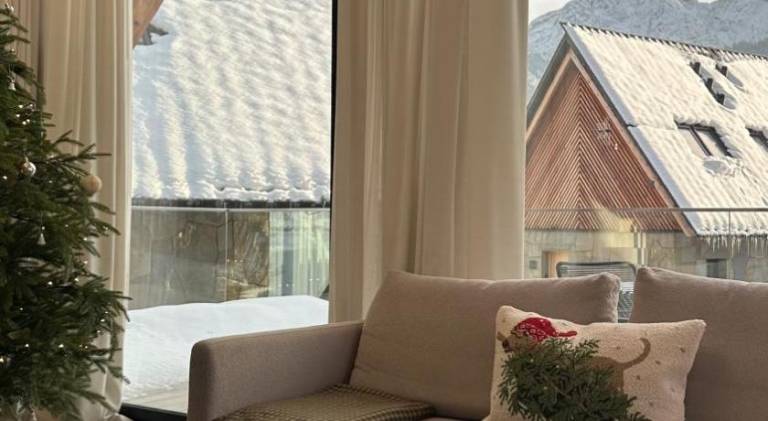 Chalet with hot tub | Pets are welcome — photo 2