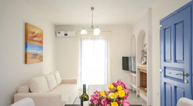 Family-oriented villa with garden, grill & pool | Dogs allowed — photo 2