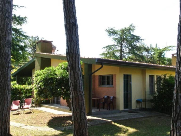 House with barbecue & patio in Udine