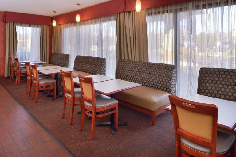 Hampton Inn Columbus-East — photo 4