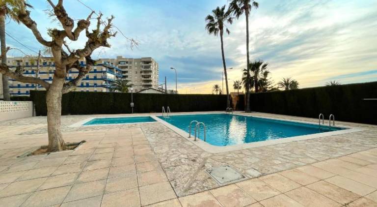 Holiday apartment with patio, yard & pool | Beach nearby | Pets are welcome — photo 3