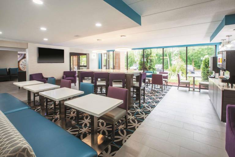 La Quinta Inn & Suites by Wyndham Sturbridge — photo 4