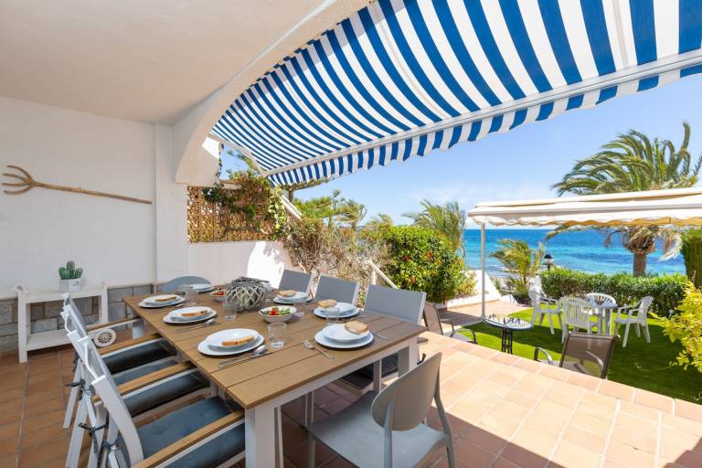 Villa with garden, pool & patio | Water view — photo 2