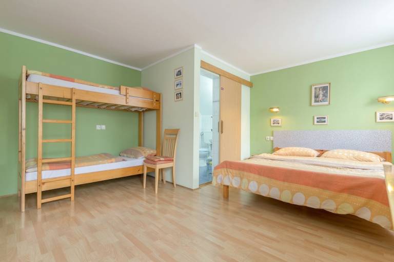 Prenočišče z zajtrkom  Ptuj