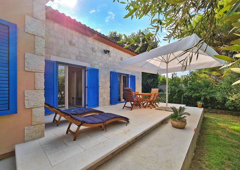 Vacation home with terrace & barbecue in Pula