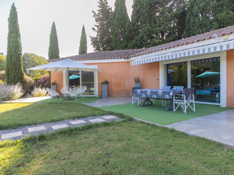 Vacation home with patio, garden & private pool — photo 2