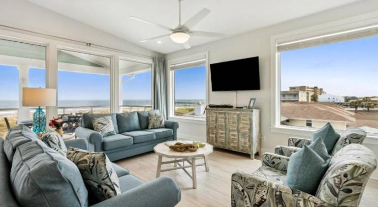 Ocean Lookout 3 - Heated Pool, Beachfront Deck, Stunning Ocean Views — photo 2
