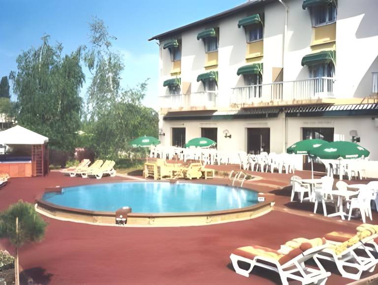 Logis Les Charmilles Chalon-sur-Saone Sud in Chalon-sur-Saone