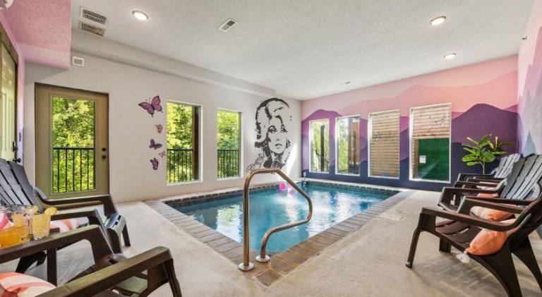 House with pool & hot tub — photo 3