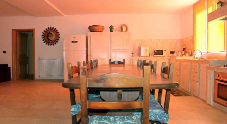 Ample rental apartment with BBQ, terrace & yard | Pet-friendly — photo 3