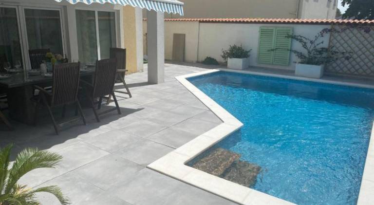 Holiday apartment with pool in Biograd na Moru
