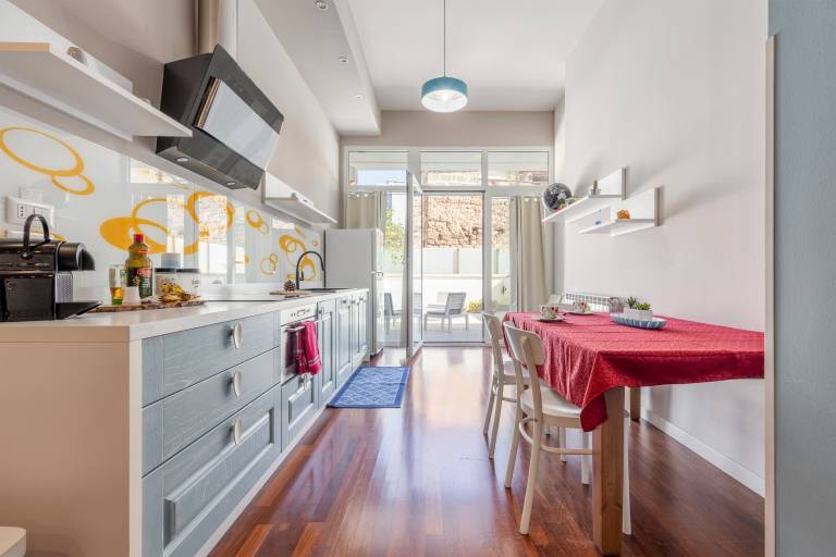 Sacra Famiglia Ausonia Apartment: History and Modern Comfort by the Sea — photo 5