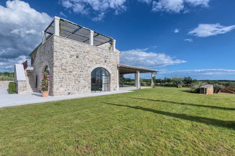 Villa with pool, garden & sauna | Pool view — photo 3