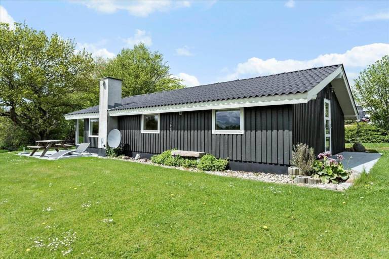 House with grill & patio in Haderslev