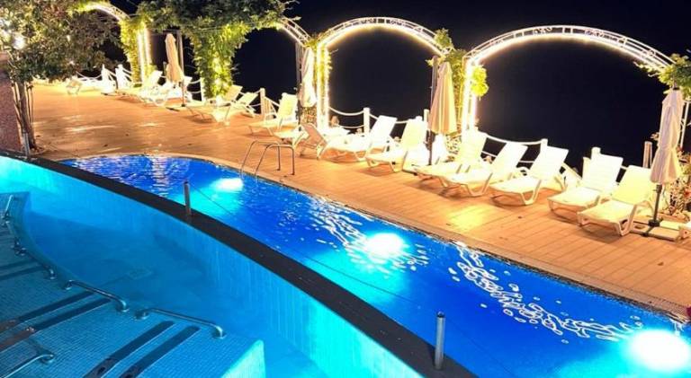 Apartment with pool — photo 3