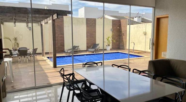 Vacation home with pool — photo 3
