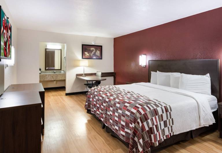 Red Roof Inn & Suites Commerce - Athens in Commerce, GA