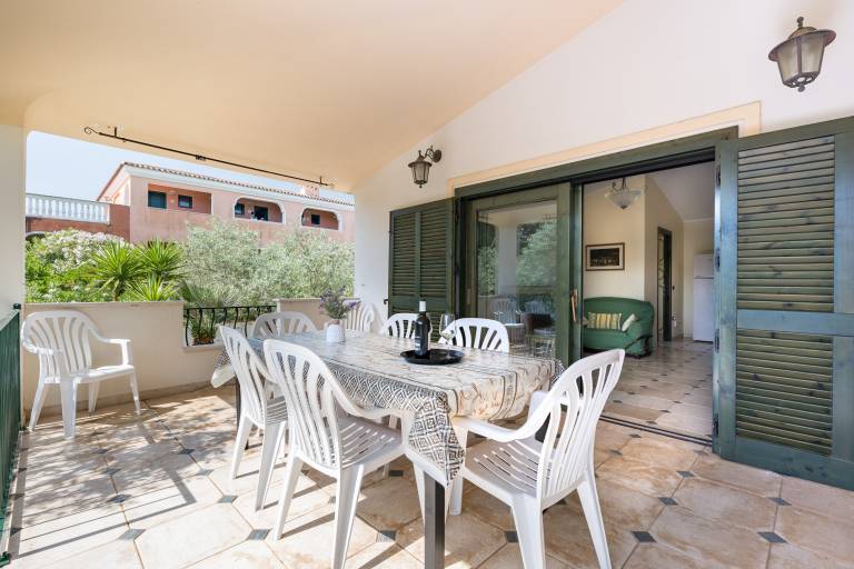 Apartment with yard, barbeque & patio | Garden view in Teo