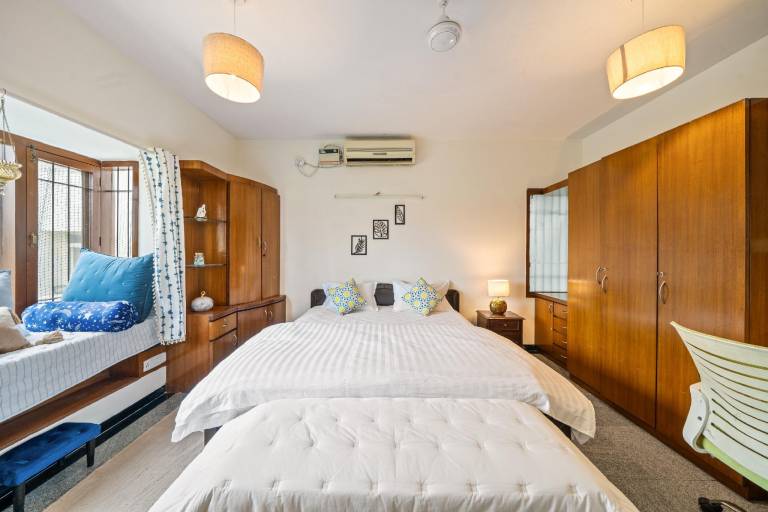 Pleasant villa with hot tub, terrace & BBQ | Suitable for remote work | Pet-friendly — photo 2