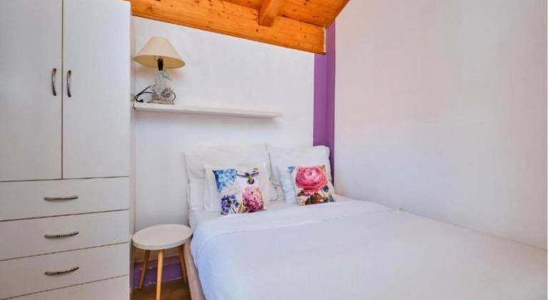 Holiday apartment with garden, barbecue & patio in Mali Losinj