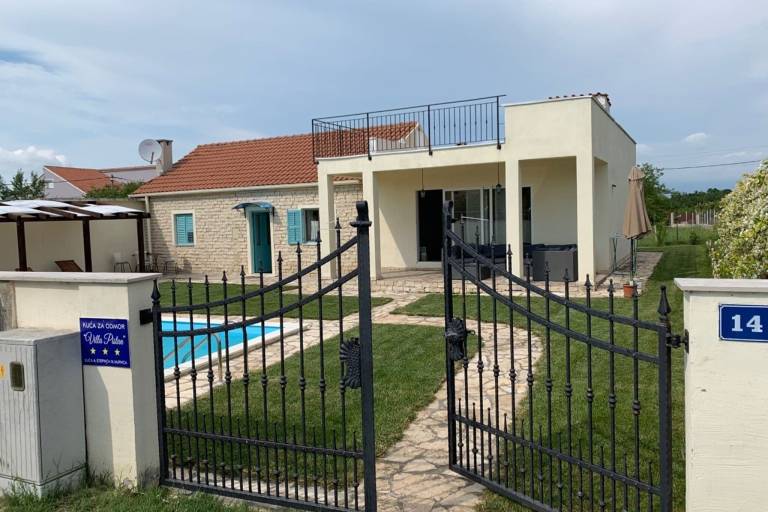 Vacation home with garden, private pool & terrace — photo 2
