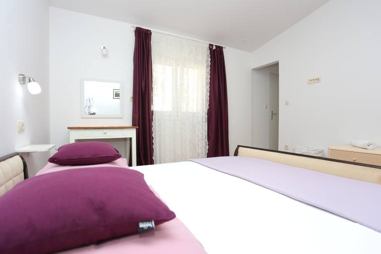 Fully equipped lovely rental apartment with BBQ, yard & terrace | Pets allowed in Omis