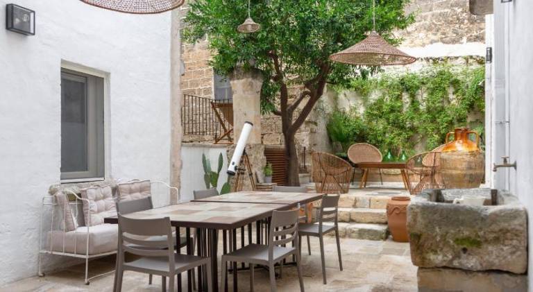 Villa with pool, yard & terrace — photo 4
