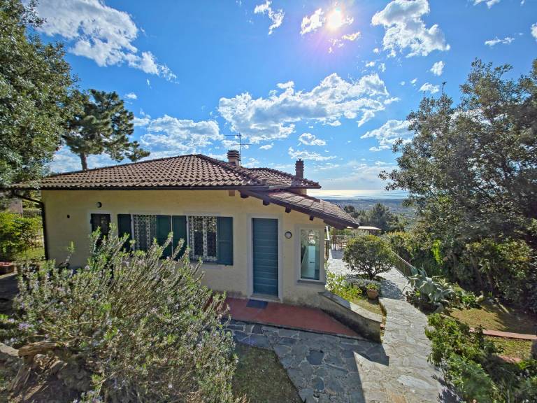 Fully equipped villa with barbeque, garden & terrace | Sea view | Pets allowed — photo 5