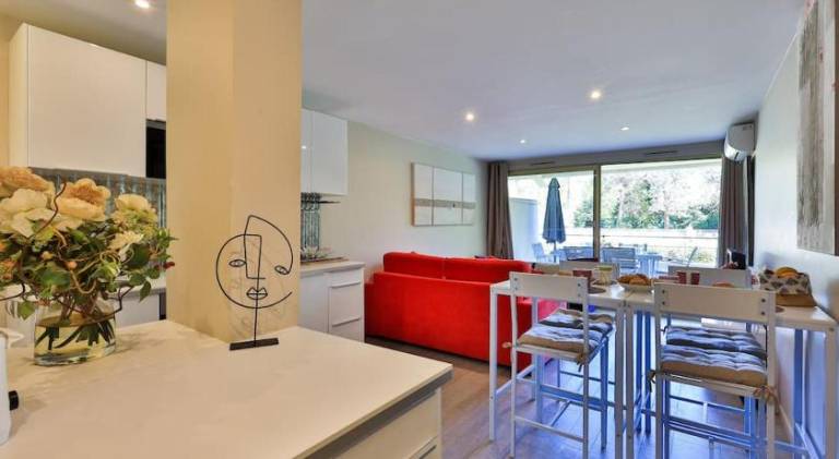 Centre St Tropez - Gd 2 pieces, piscine et parking — photo 2