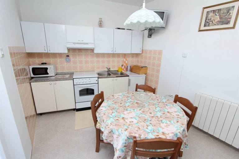 Holiday apartment with 2 rooms for 5 persons — photo 2