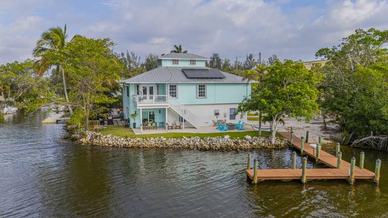 Waterfront Luxury Retreat – Avion Park Naples Home by SkyRun Naples — photo 3