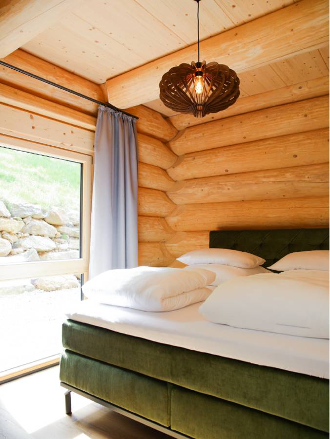 Family-friendly pleasant chalet with hot tub, garden & patio | Mountain view | Pets are welcome — photo 3