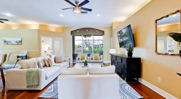 Serenity, Luxury Waterfront Oasis w Private Pool - Sleep 12 — photo 2