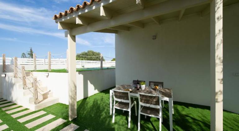 Villa with pool — photo 5