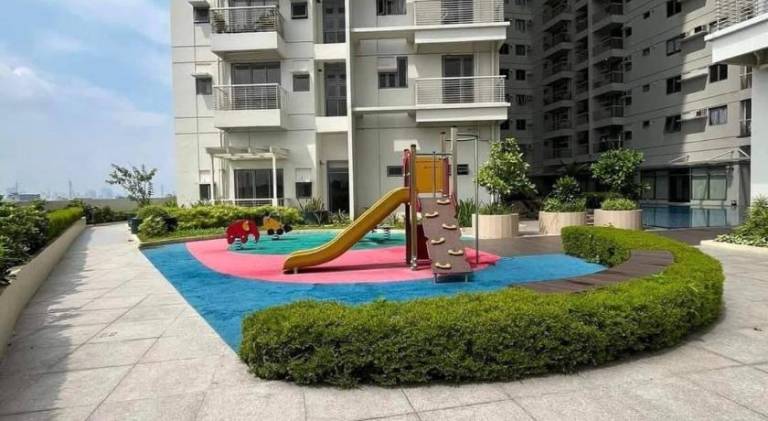 Beautiful serviced apartment with pool, patio & yard | Dogs allowed — photo 4