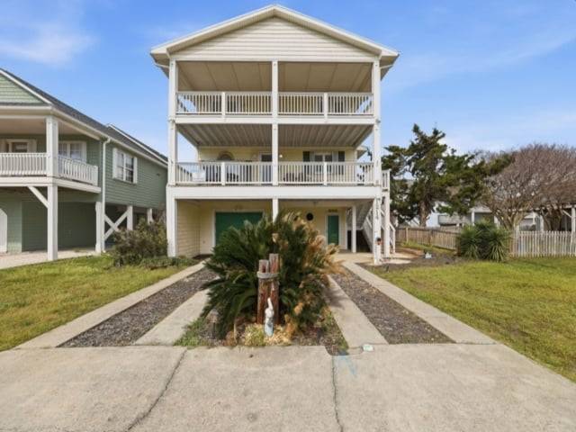 House with barbeque & private pool in Kure Beach, NC