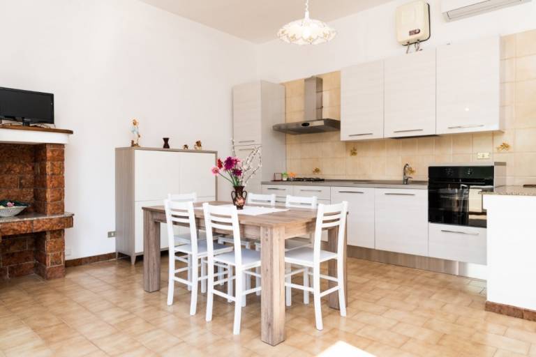 Family-friendly nice villa with barbecue & yard | Garden view | Pets are welcome — photo 2