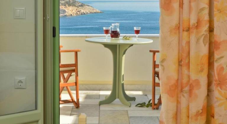 Kalados -Beachfront Studios & Restaurant - — photo 2