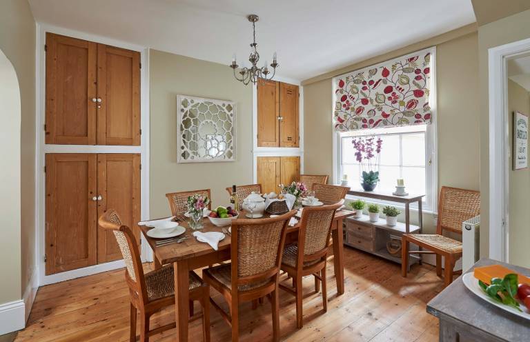 Cottage with garden — photo 3