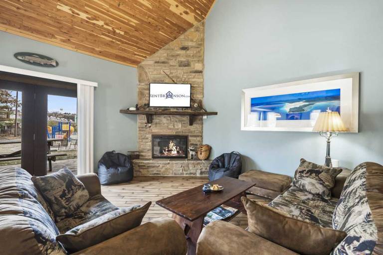 Family-Friendly Lake Retreat, Cmty Firepits, Playground and Hot Tub, Free SDC Tickets & more! — photo 4