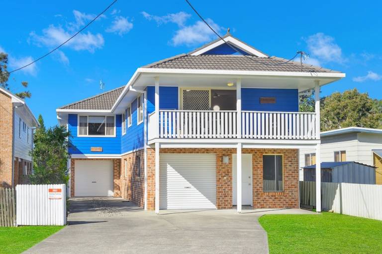 House  Crescent Head