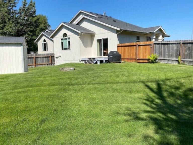 House with yard & patio — photo 2